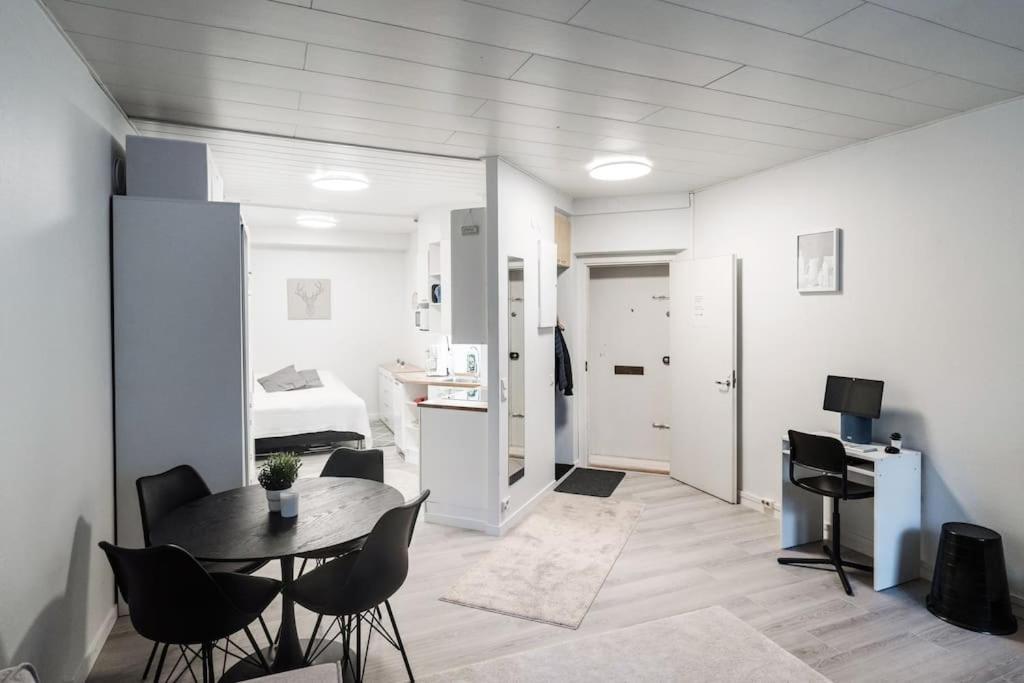 Cozy Roomy Studio Flat Next To Tram Stop @ Kallio Хелзинки Екстериор снимка