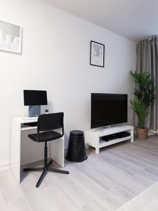 Cozy Roomy Studio Flat Next To Tram Stop @ Kallio Хелзинки Екстериор снимка