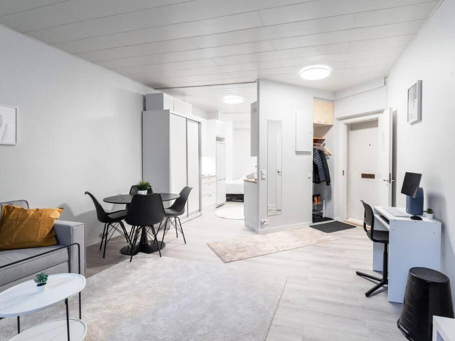 Cozy Roomy Studio Flat Next To Tram Stop @ Kallio Хелзинки Екстериор снимка